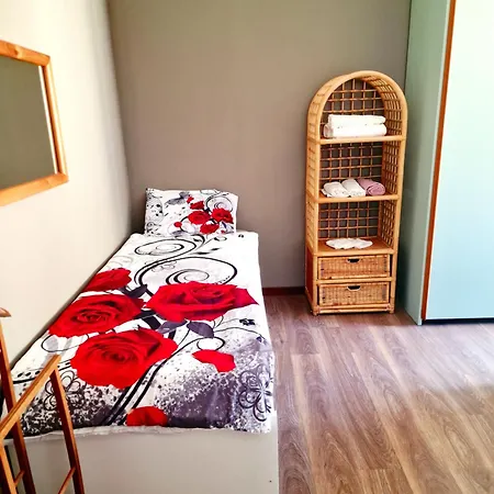 Cosy Flat In - 60 Seconds Walk From Bernina Express Train Station Lägenhet