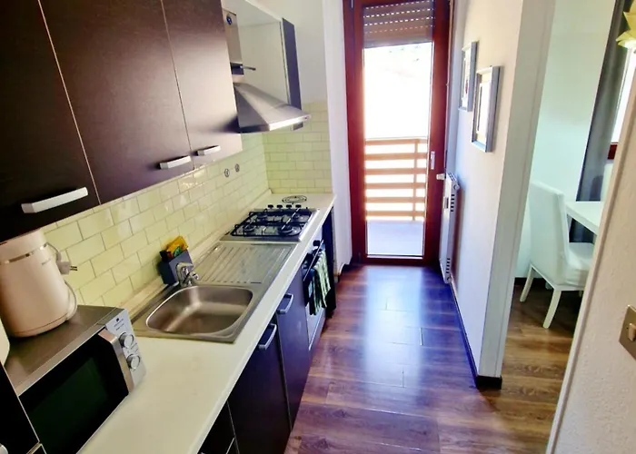 Cosy Flat In - 60 Seconds Walk From Bernina Express Train Station Lägenhet